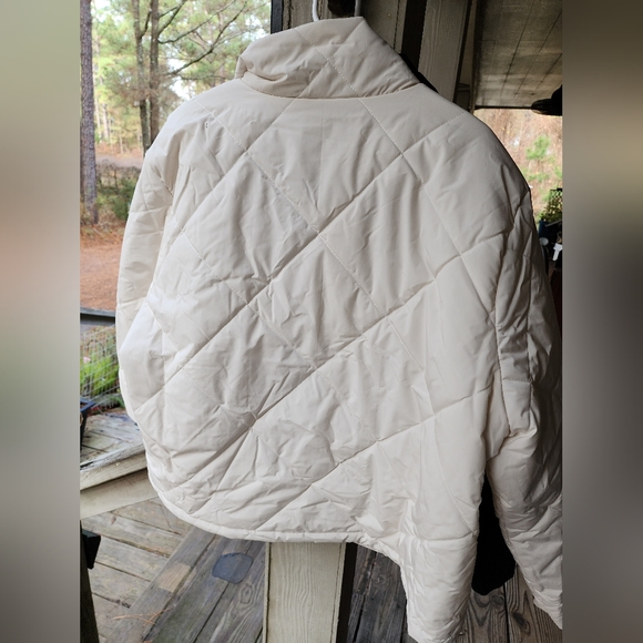 WHITE PUFFER JACKET - Picture 4 of 6